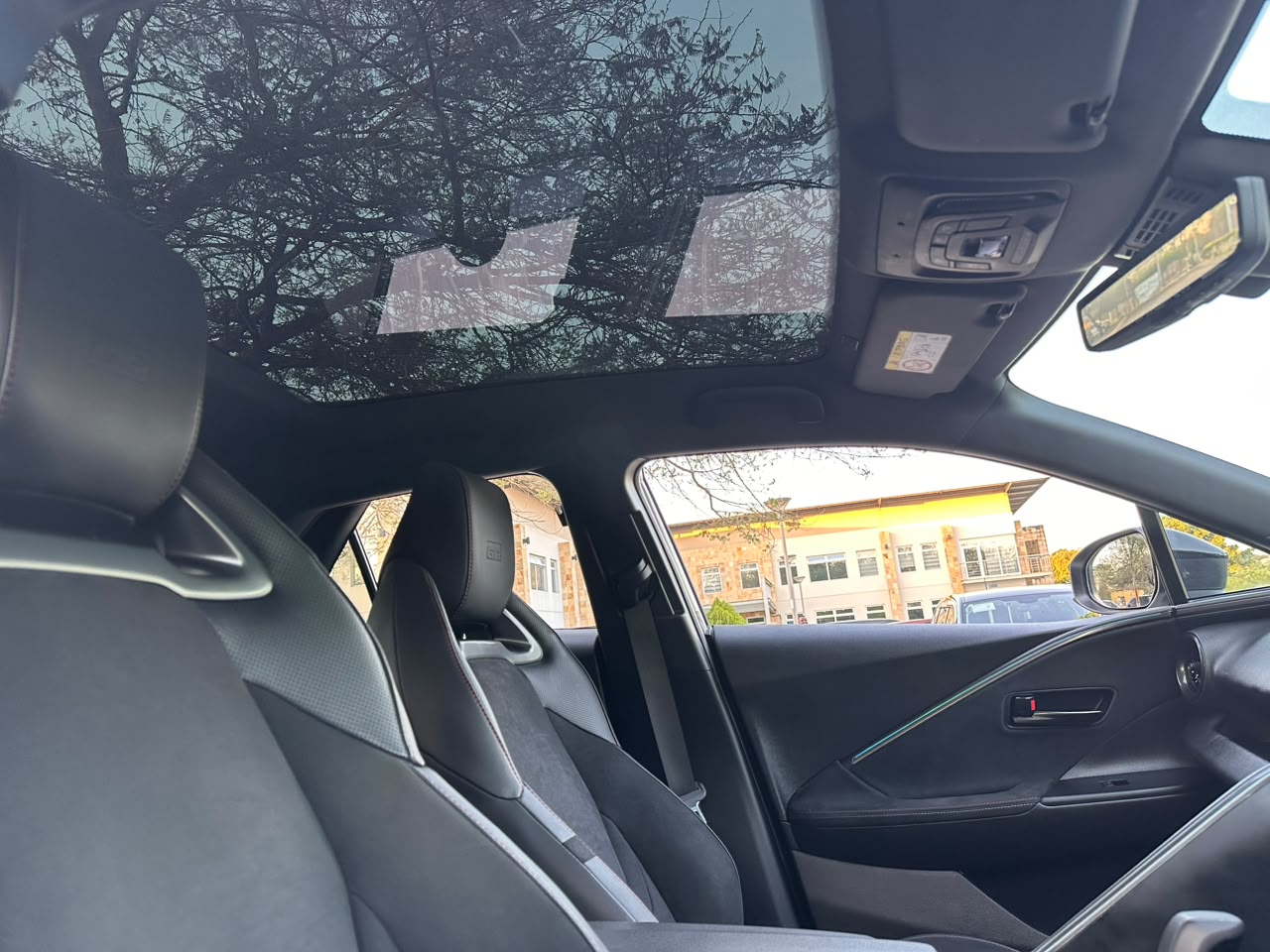 TOYOTA C-HR GR SPORT thumbnail 5